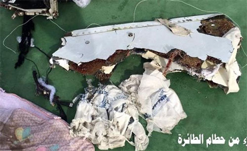 imágenes de los restos recuperados del avión de EgyptAir Las primeras imágenes de los restos recuperados del avión de EgyptAir