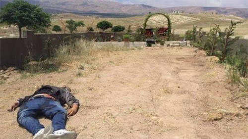 El cuerpo de Al Hujeiry fue encontrado sobre la tumba del soldado asesinado Vengó la muerte de su hijo asesinado por el Frente al Nusra
