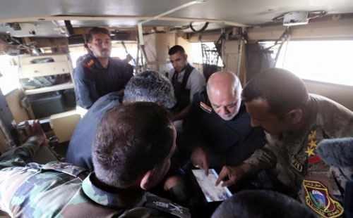 Al Abadi se reúne con líderes de la Movilización Popular en Tel Afar El primer ministro iraquí visita el frente de batalla en Mosul