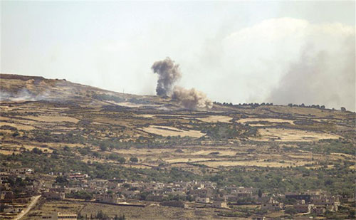 humo de bombardeos en la localidad de Hadar El Ejército sirio sofoca el “fuego” de la batalla de Haramón en Quneitra