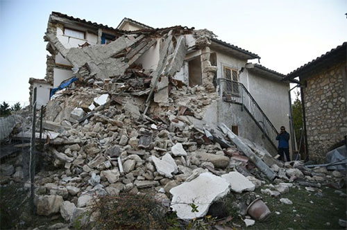 Miles de personas se quedan sin techo en el centro de Italia Miles de personas se quedan sin techo por el violento terremoto del domingo
