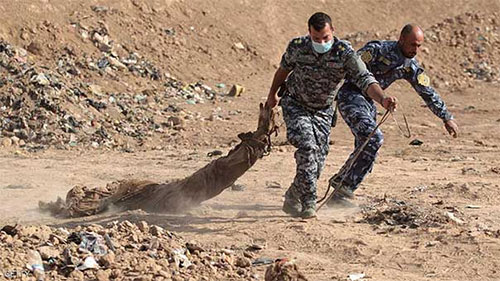 Daesh mató a 300 expolicías antes de retirarse de Hammam al Alil El descubrimiento de una fosa común revela cruel matanza de Daesh