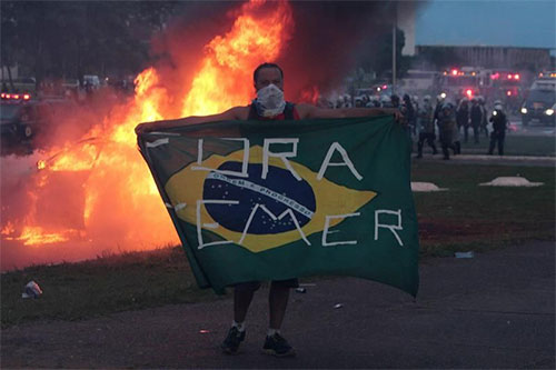 Manifestación contra Temer frente al Congreso brasileño Manifestación contra Temer frente al Congreso brasileño