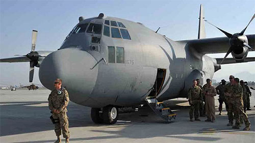 Aviones estadounidenses transportan armas a las fuerzas de agresión en Yemen Aviones estadounidenses transportan armas a las fuerzas de agresión en Yemen