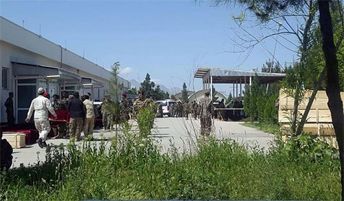 asalto talibán a base del Ejército Sitúan en 148 los muertos en el asalto talibán a base del Ejército