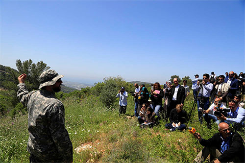 Hezbolá organiza una gira periodística en la frontera con Palestina