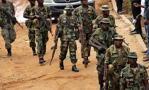 soldados nigerianos El Ejército nigeriano rescata a más de 1.600 personas secuestradas por Boko Haram