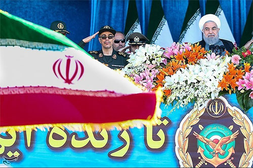 Irán celebra el Día Nacional del Ejército Irán celebra el Día Nacional del Ejército con una Impresionante exhibición militar