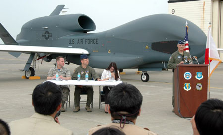 rq-4 global hawk EEUU traslada cinco drones espías RQ-4 a una base aérea cerca de Tokio