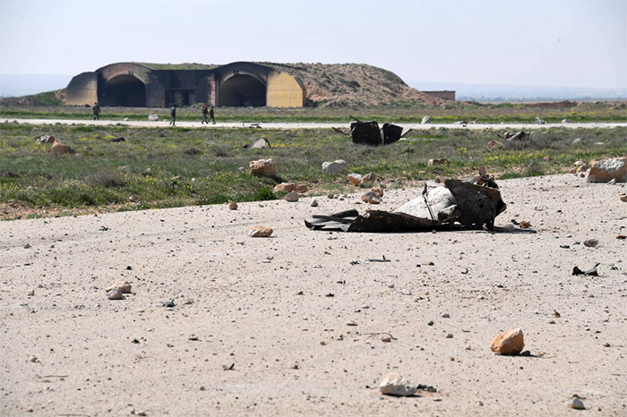 aerodromo de Al Shayrat en Homs, Siria Imágenes del aeródromo militar sirio Al Shayrat después de la agresión (Fotos)