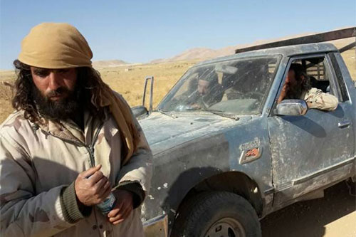 Un grupo de Daesh se entrega a Hezbolá Un grupo de Daesh, incluido un líder, se entrega a Hezbolá