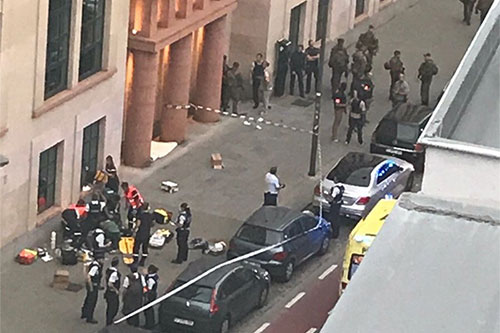 Un hombre abatido tras atacar a dos militares en Bruselas Un hombre abatido tras atacar a dos militares en Bruselas