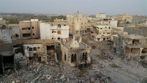 destrucción causada por bombardeos saudíes en Al-Awamiya El régimen saudí “no quiere un ser vivo en Al-Awamiya”