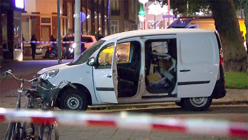 la furgoneta que desató la alerta terrorista Dos detenidos tras el concierto anulado en Holanda por “amenaza terrorista”