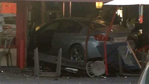 el vehículo que irrumpió en una pizzería Francia descarta que el atropello en la pizzería en París sea terrorismo