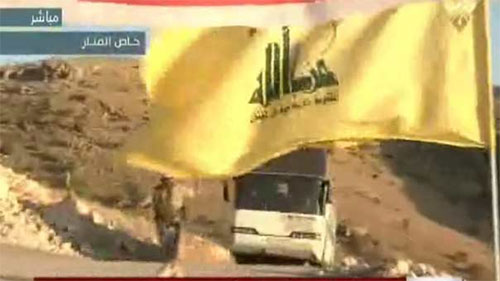 terroristas de Al Nusra abandonan Líbano bajo banderas de Hezbolá Los terroristas de Al Nusra abandonan Líbano bajo banderas de Hezbolá y el Ejército