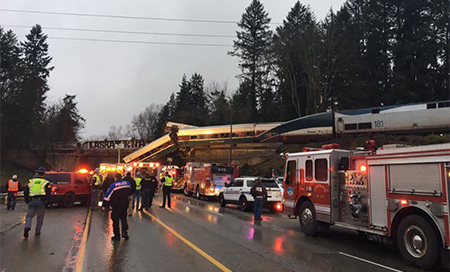 Descarrillamiento de un tren en Seattle Más de seis muertos por descarrilar un tren en EEUU