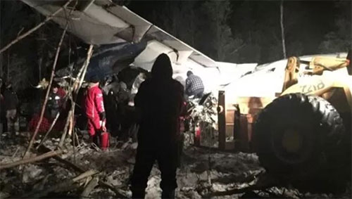 Un avión con 25 personas a bordo se estrella en Canadá Un avión con 25 personas a bordo se estrella en Canadá