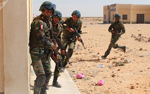 Egipto intensifica operaciones antiterroristas en el Sinaí Egipto intensifica operaciones antiterroristas en el Sinaí