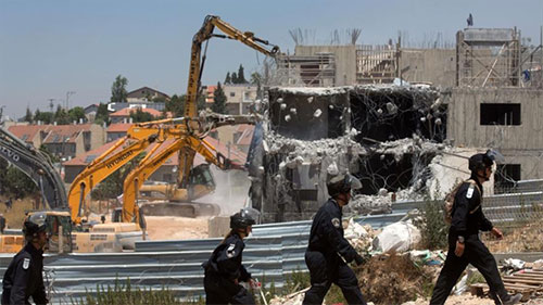 soldados israelíes demuelan casas palestinas