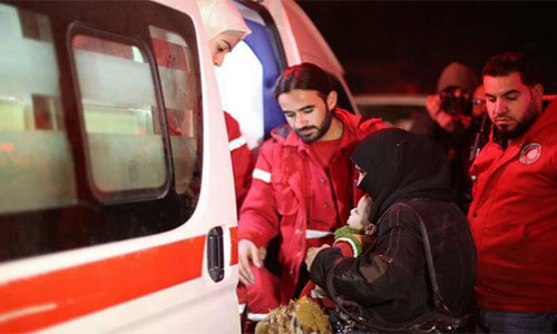 La Media Luna Roja Siria traslada los enfermos a hospitales de Damasco