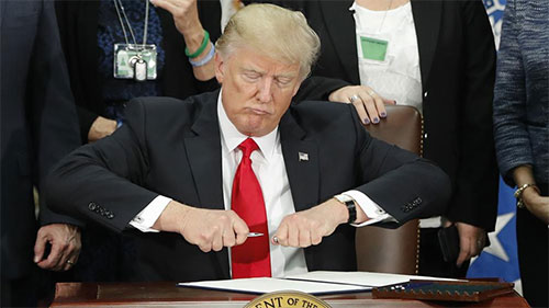 Trump ordena la construcción del muro en la frontera con México El presidente de Estados Unidos: Una nación sin fronteras no es una nación