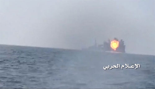 Los yemeníes atacan con un misil una fragata de la agresión saudí Los yemeníes atacan con un misil una fragata de la agresión saudí