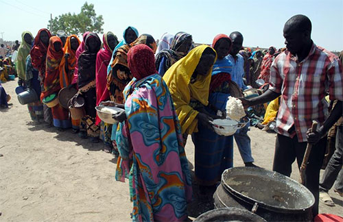 reparto de comida en Nigeria La desnutrición amenaza a 1,4 millones de niños en varios países