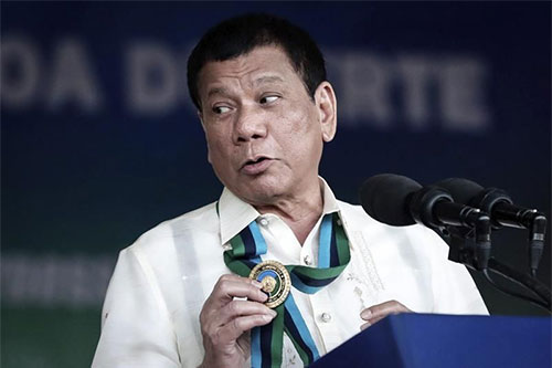 El presidente de Filipinas, Rodrigo Duterte El presidente filipino llama a las tropas a prepararse para luchar
