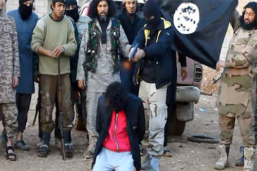 terroristas de Daesh ejecutan a un hombre en Mosul Daesh ejecuta a varios de sus miembros en Iraq por intento de fuga