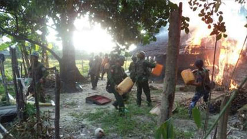 soldados queman un poblado de musulmanes en Myanmar La ONU denuncia limpieza étnica en Myanmar