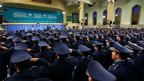 El líder iraní advierte a Trump de que los iraníes responderán a sus amenazas Jamenei: Ningún enemigo puede paralizar a Irán