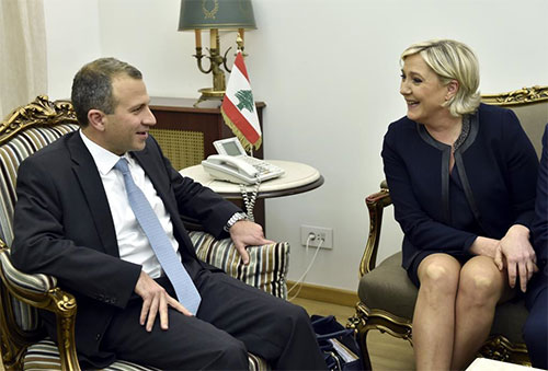 Marine Le Pen conversando con Yebran Basil Marine Le Pen dice desde Beirut que “no existe alternativa al régimen” de Al Assad