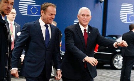 pence tusk Pence: EEUU garantiza cooperación con la UE