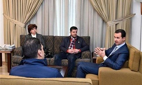 Bashar al Assad reunido con empresarios sirios El presidente sirio aparece en una reunión tras los rumores sobre su salud