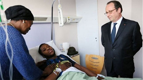 el presidente francés, François Hollande, visita en el hospital al joven Théo Piden justicia para el joven negro agredido por agentes de policía