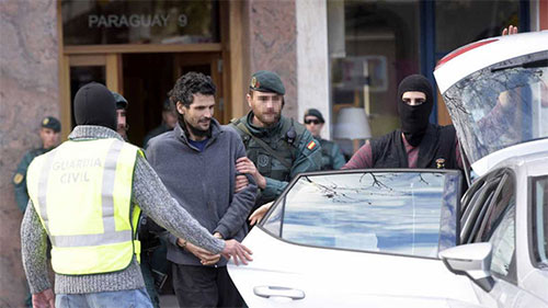 El hombre detenido en Vitoria era un retornado y se dedicaba a reclutar jóvenes Detienen en España a dos presuntos colaboradores de Daesh