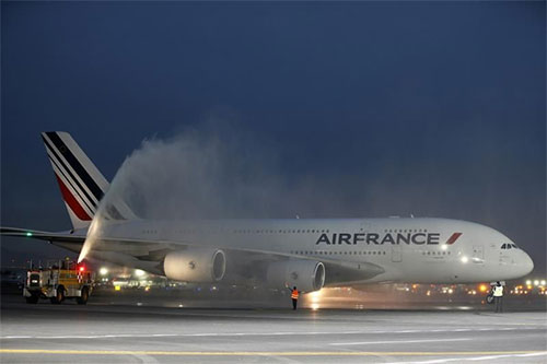 Air France suspende los vuelos de París a Caracas Air France suspende los vuelos de París a Caracas durante tres días