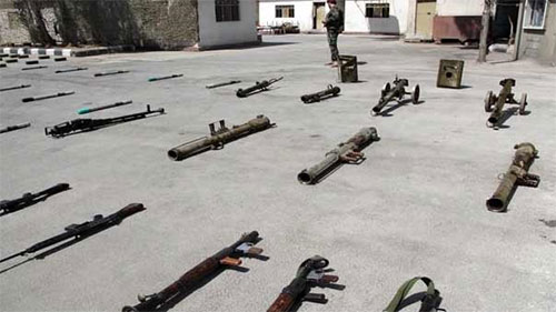 parte del cargamento de armas decomisado Incautado un gran cargamento de armas destinado a los terroristas en Qalamún