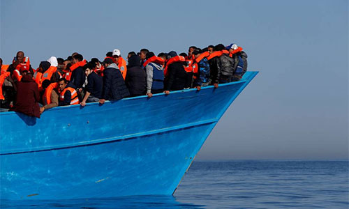 embarcación de emigrantes en el Mediterráneo Macron propone crear en Libia centros de registro de migrantes