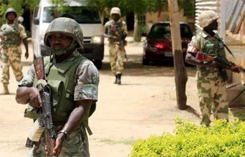 efectivos del ejército nigeriano Abatidos dos suicidas de Boko Haram antes de lograr alcanzar sus objetivos