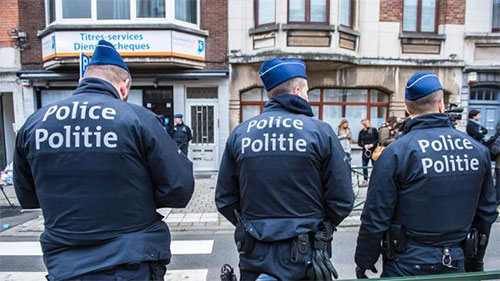 La Policía evacúa el Palacio de Justicia de Bruselas La Policía evacúa el Palacio de Justicia de Bruselas