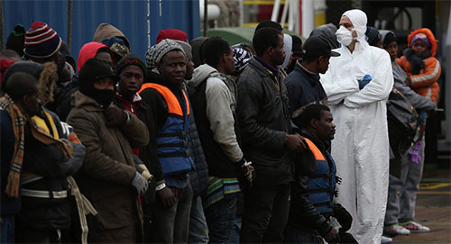 inmigrantes en la estación de tren de Cannes Más de 150 inmigrantes detenidos en la estación de tren de Cannes