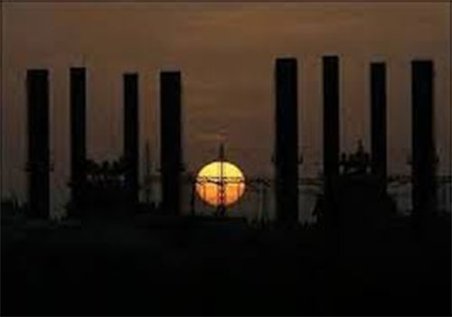 La única central eléctrica de Gaza deja de funcionar La Franja de Gaza se hunde en la oscuridad total