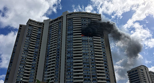 el incendio de un rascacielos en Honolulu Al menos tres muertos en el incendio de un rascacielos en Honolulu