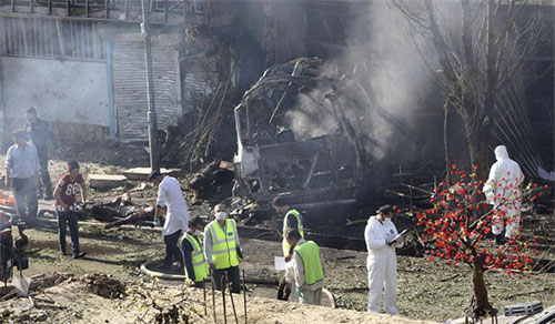 atentado suicida talibán en Kabul Decenas de muertos en un atentado suicida talibán en Kabul