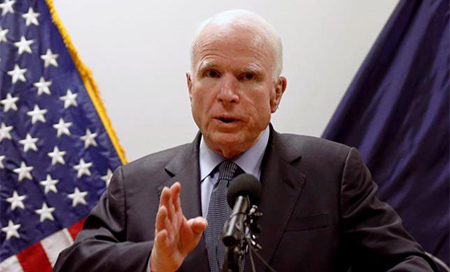 El senador estadounidense, John McCain McCain afirma que EEUU está perdiendo la guerra en Afganistán