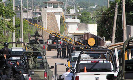 Motín en la prisión de Acapulco Más de 28 muertos en un motín en una prisión de Acapulco