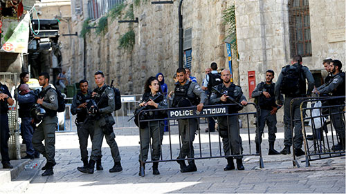 soldados de la ocupación israelí en la Ciudad Vieja de Al Quds La ocupación israelí retira los detectores de metal de las entradas de Al Aqsa