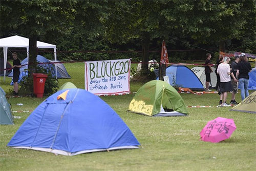 un campamento provisional en un parque de Hamburgo Miles de personas protestan contra la cumbre del G-20 en Hamburgo